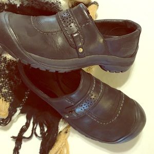 Keen Black leather Kaci slip on hiking shoe.